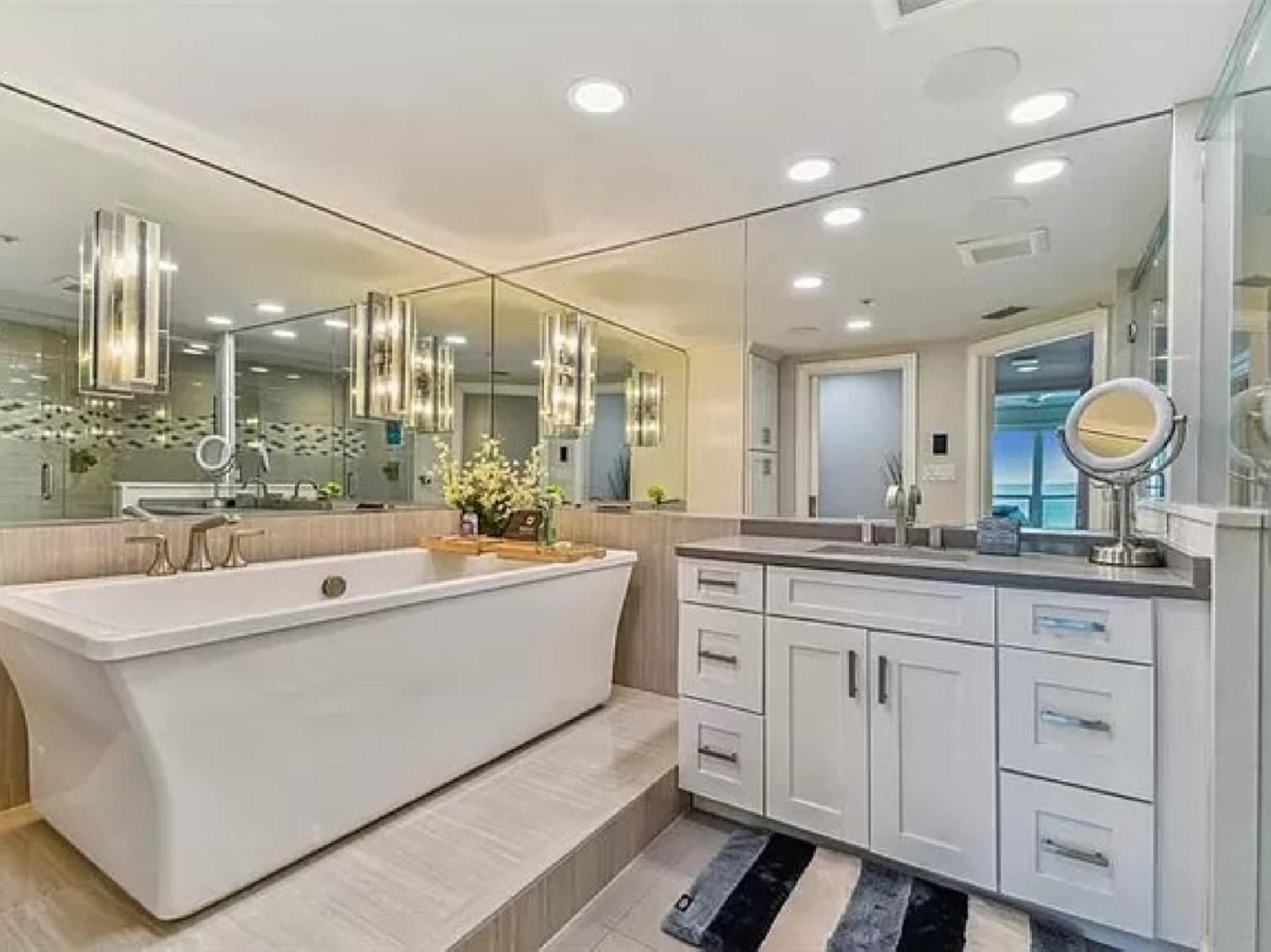 Relaxing Beachfront In North Redington *