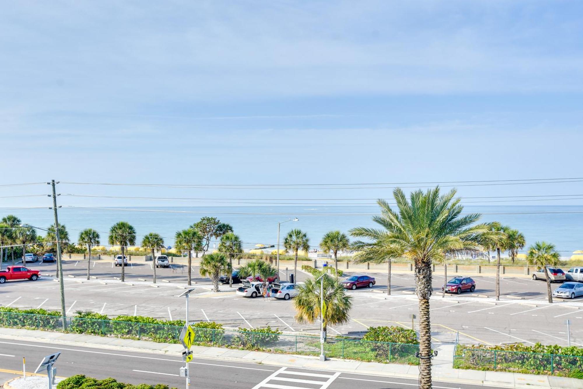 Coastal With Balcony Walk To Madeira Beach! St. Pete Beach