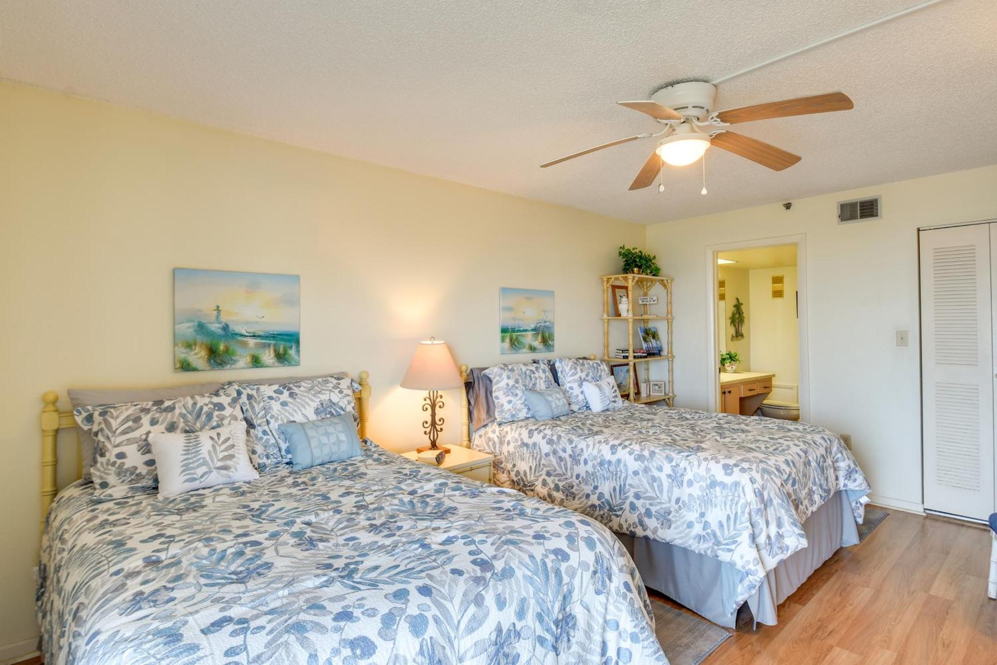 Coastal With Balcony Walk To Madeira Beach! St. Pete Beach