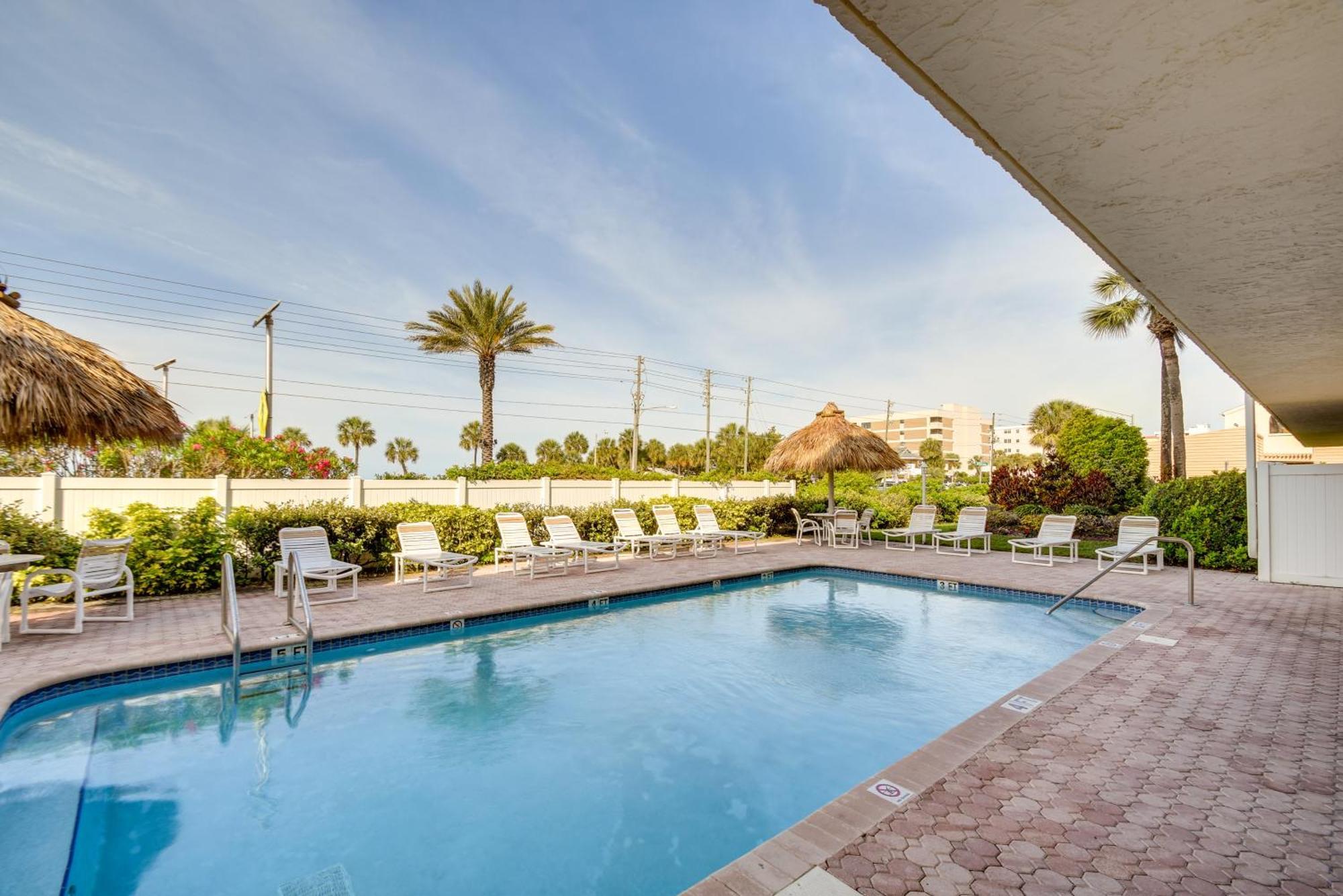 Coastal With Balcony Walk To Madeira Beach! * St. Pete Beach
