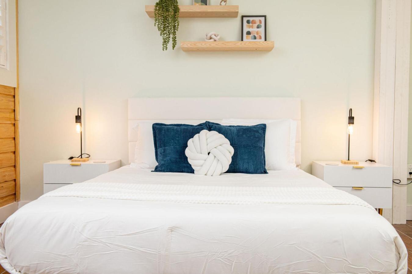 Steps To Beach, Heated Pool, 2 Queen Beds, 2ba Hotel St. Pete Beach