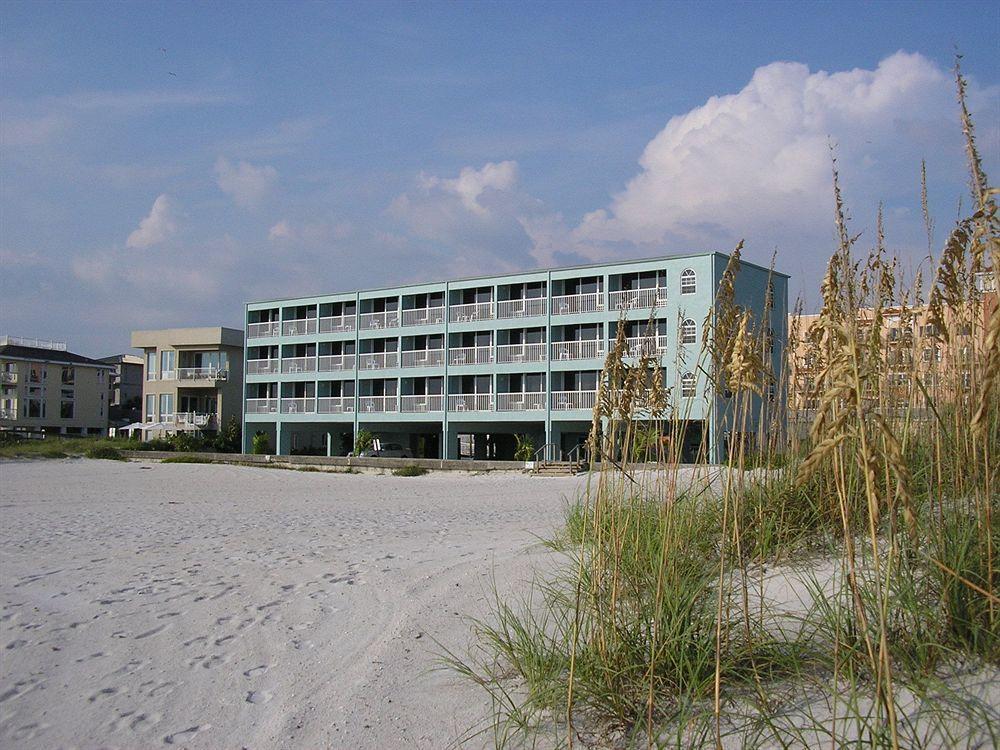 Barefoot Club Hotel 3*
