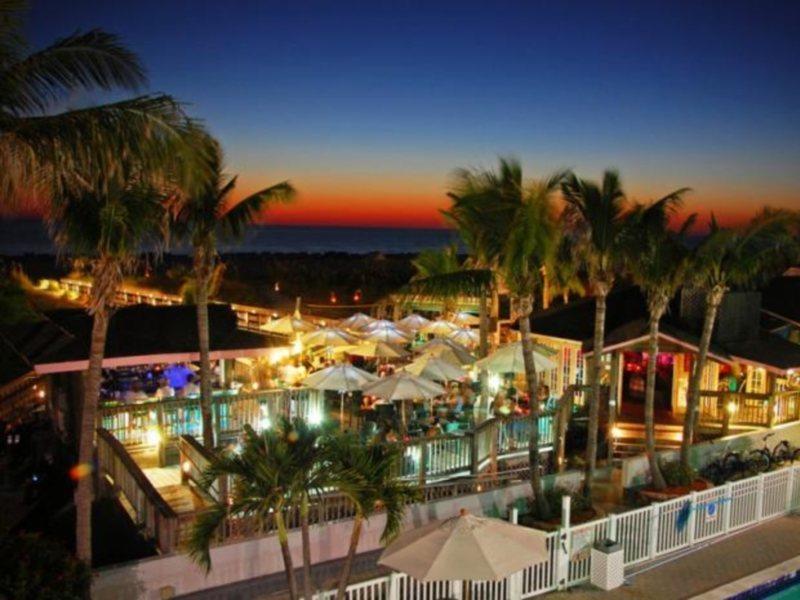 Resort The Beachcomber St. Pete &