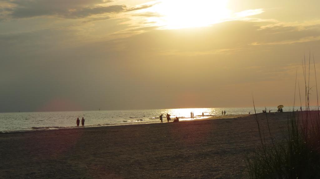 Beachside 2*
