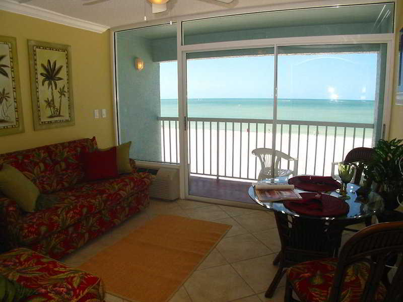 Barefoot Club Hotel 3*