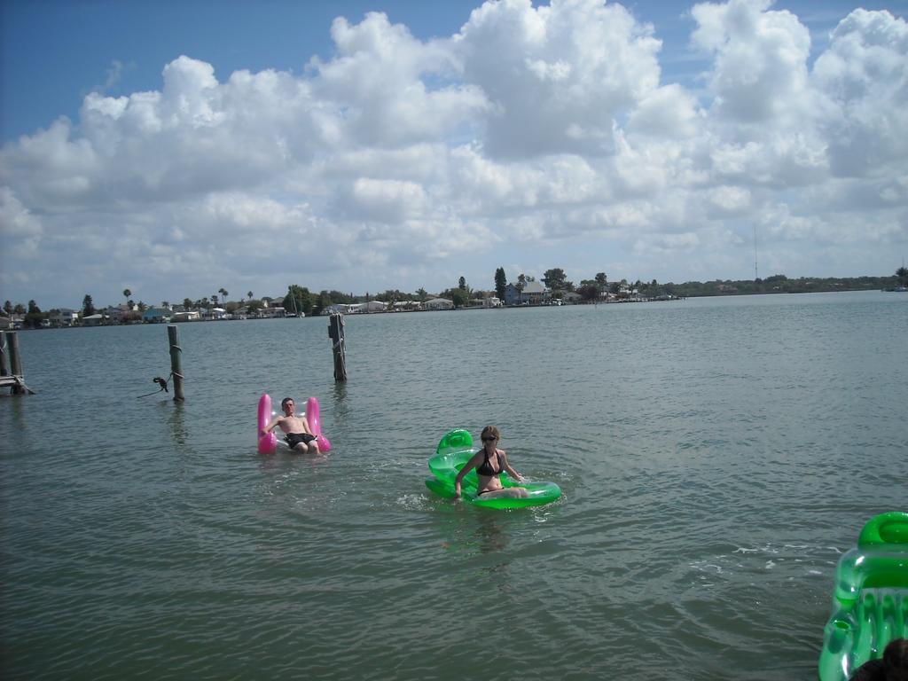 3000 Sq Ft And Bay *