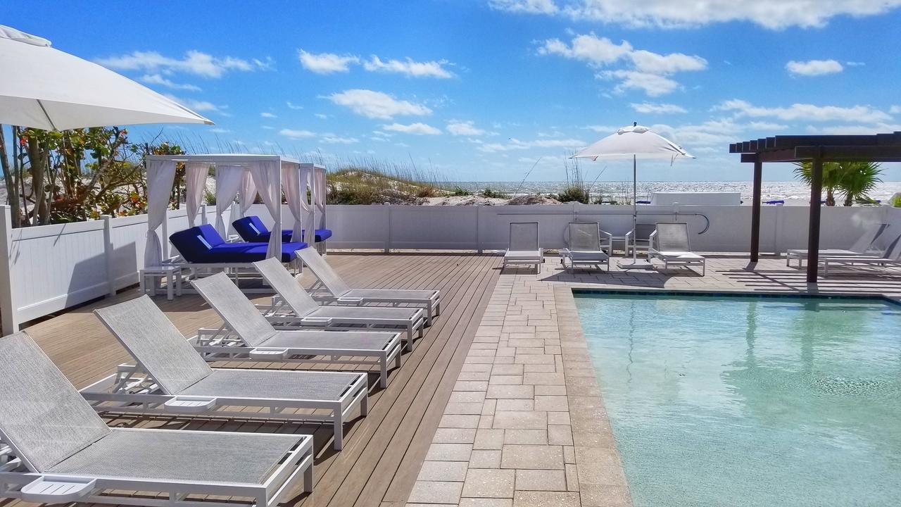 Barefoot Club Hotel