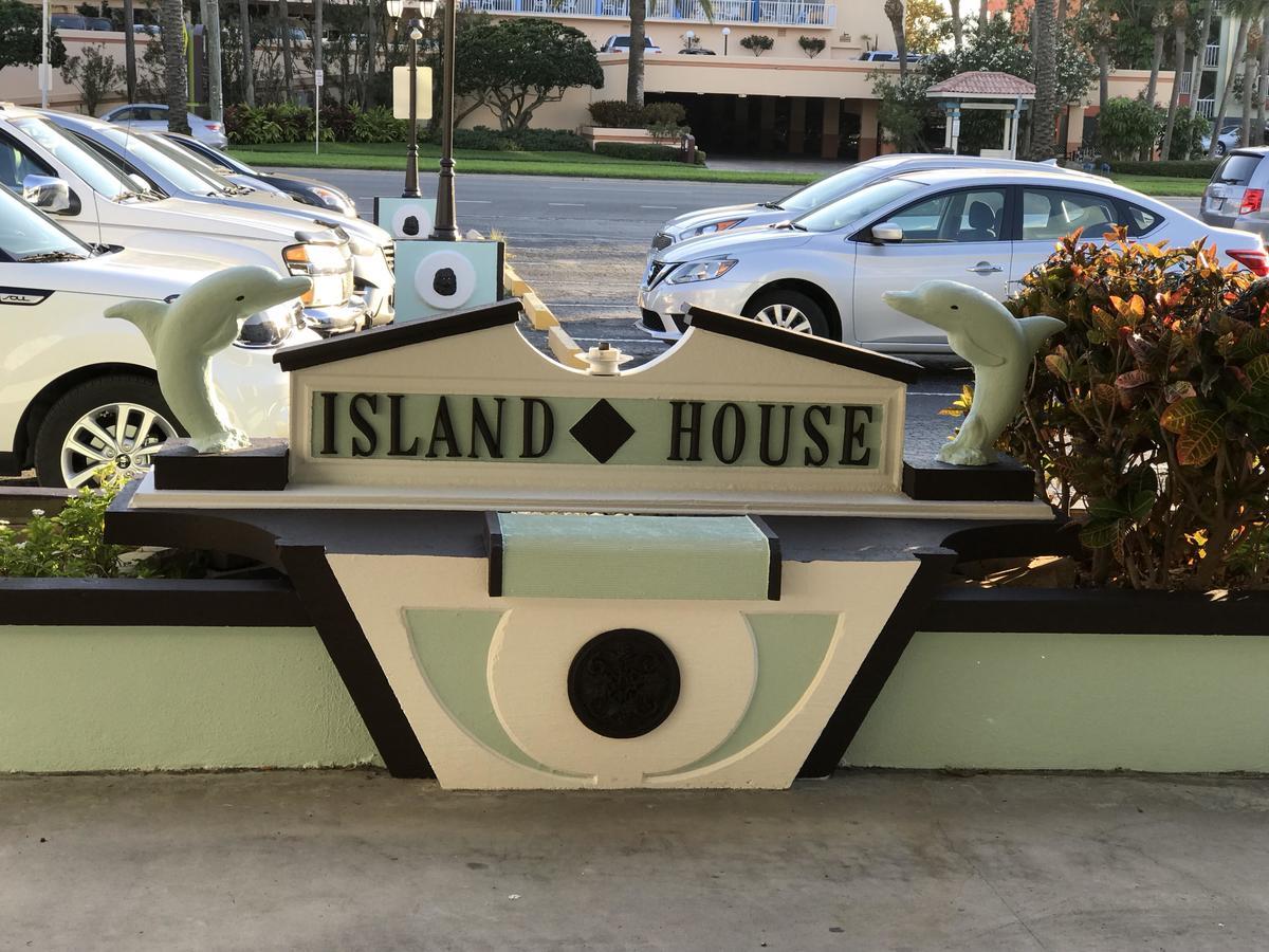 Motel Island House