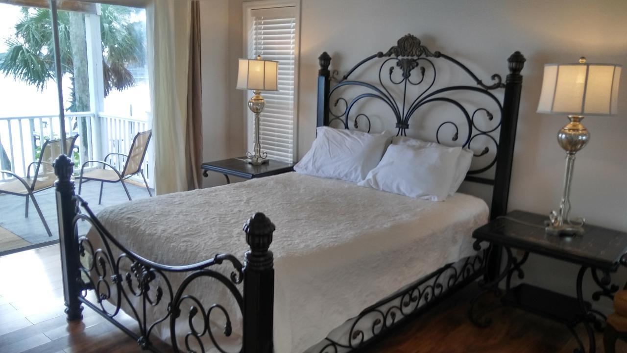3000 Sq Ft And Bay *