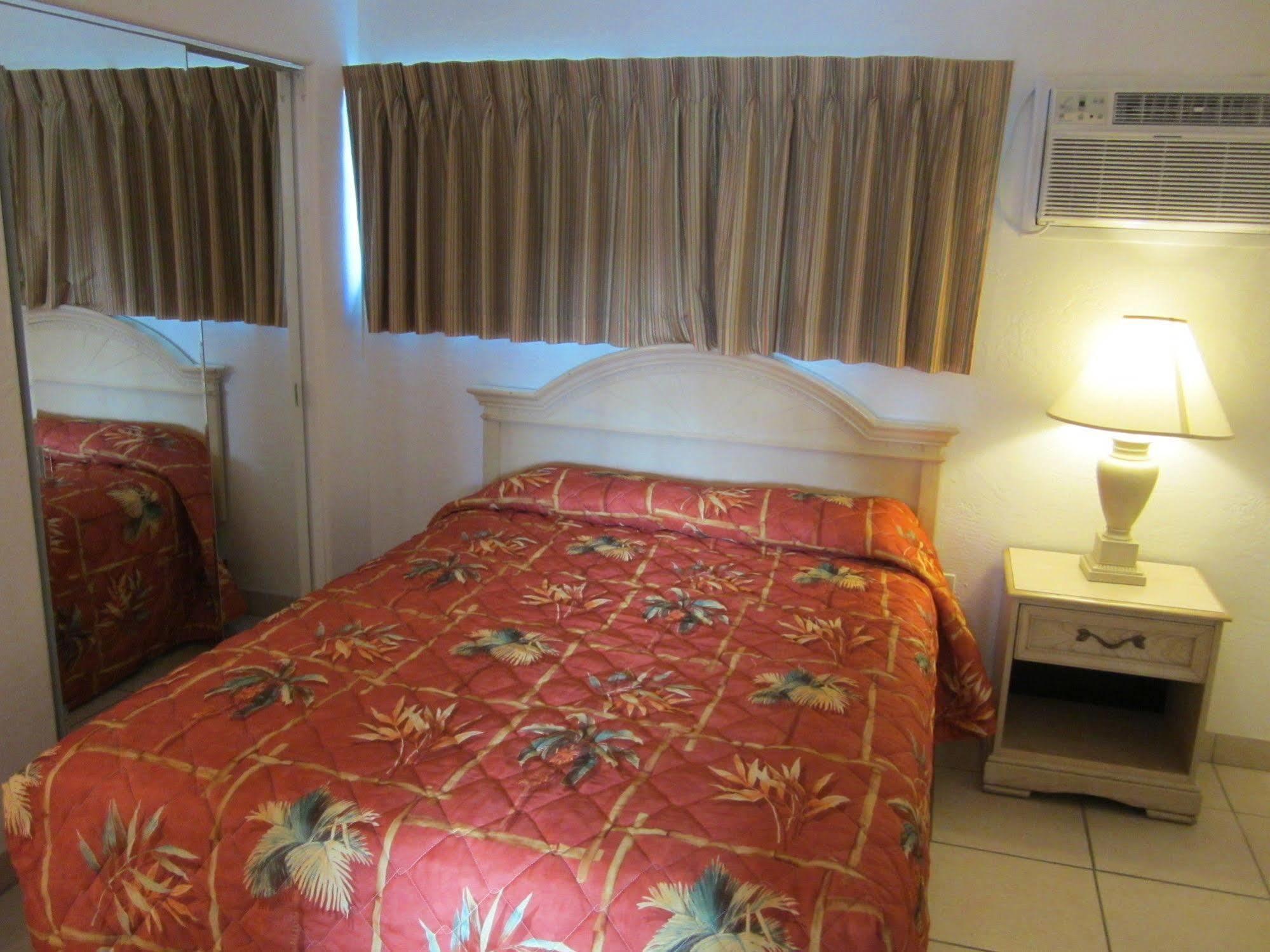 The House - Treasure Island Inn 2*