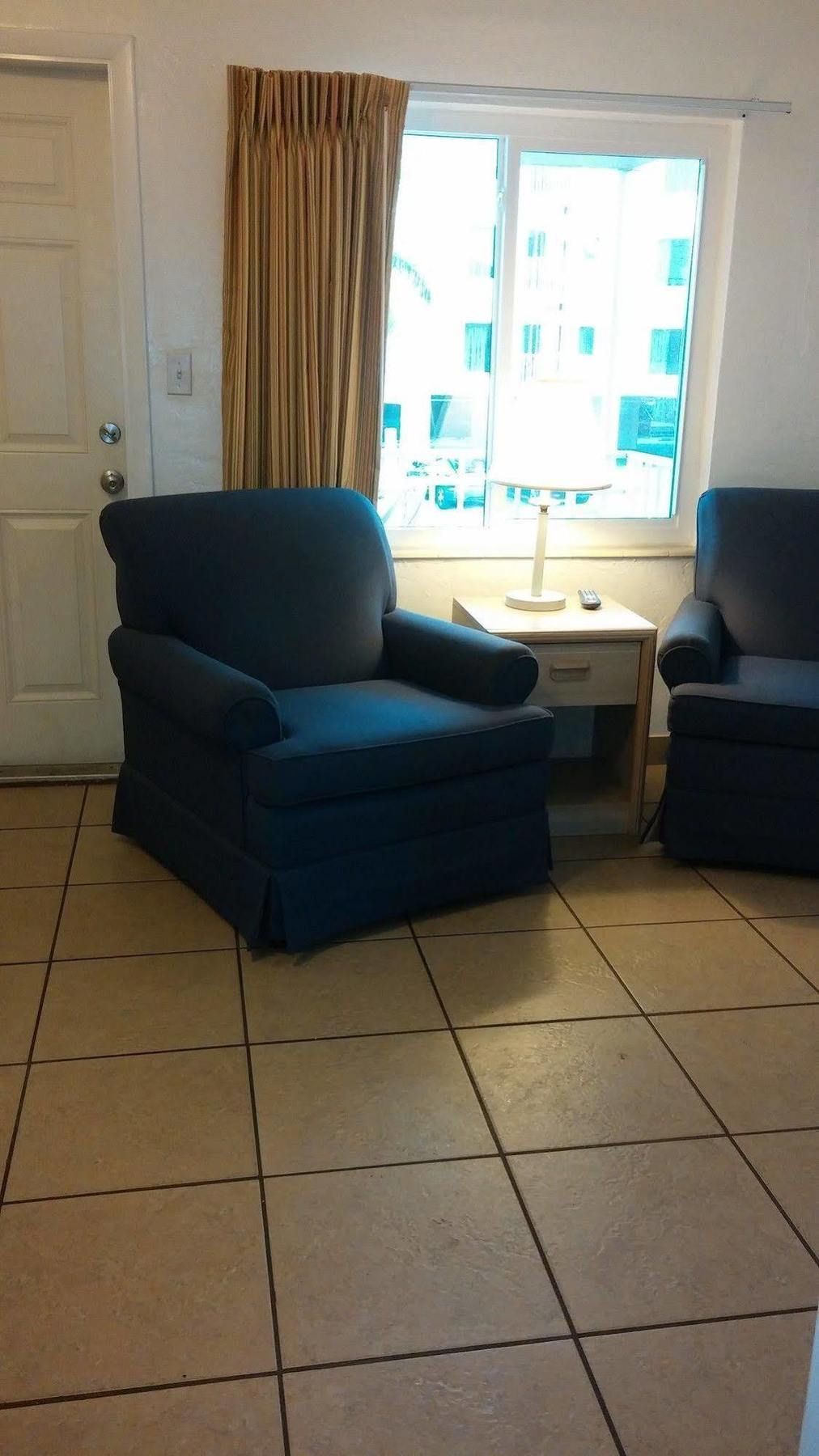 The House - Treasure Island Inn 2*