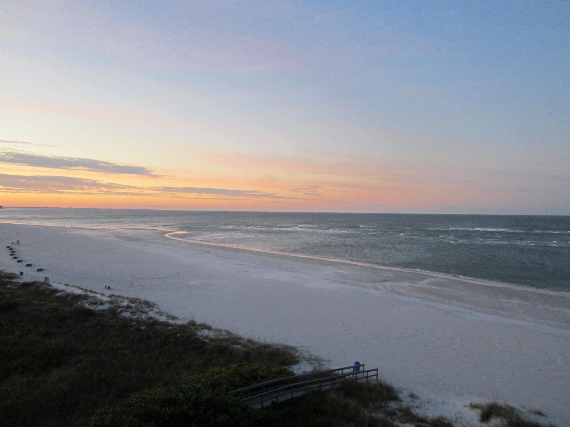 The House - Treasure Island Inn 2*