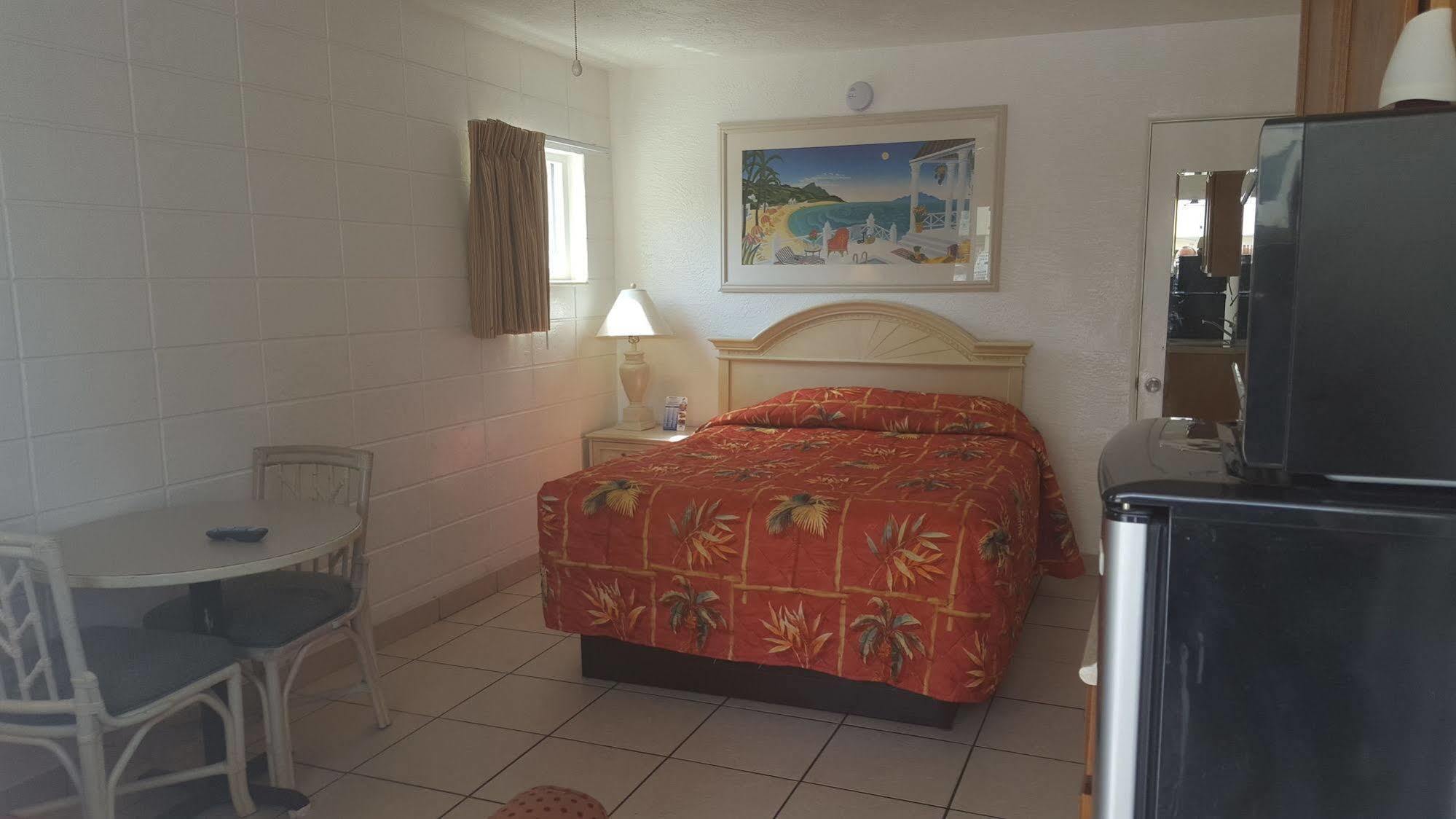 The House - Treasure Island Inn