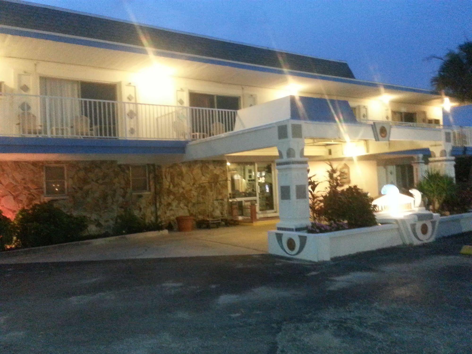 Island House Motel 2*
