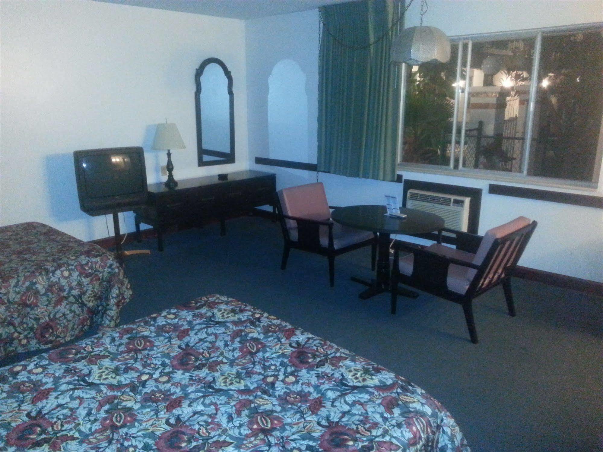 Motel Island House