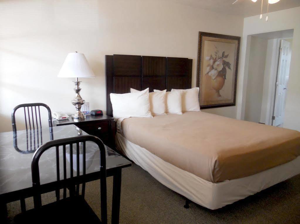 Beachside Motel 2*