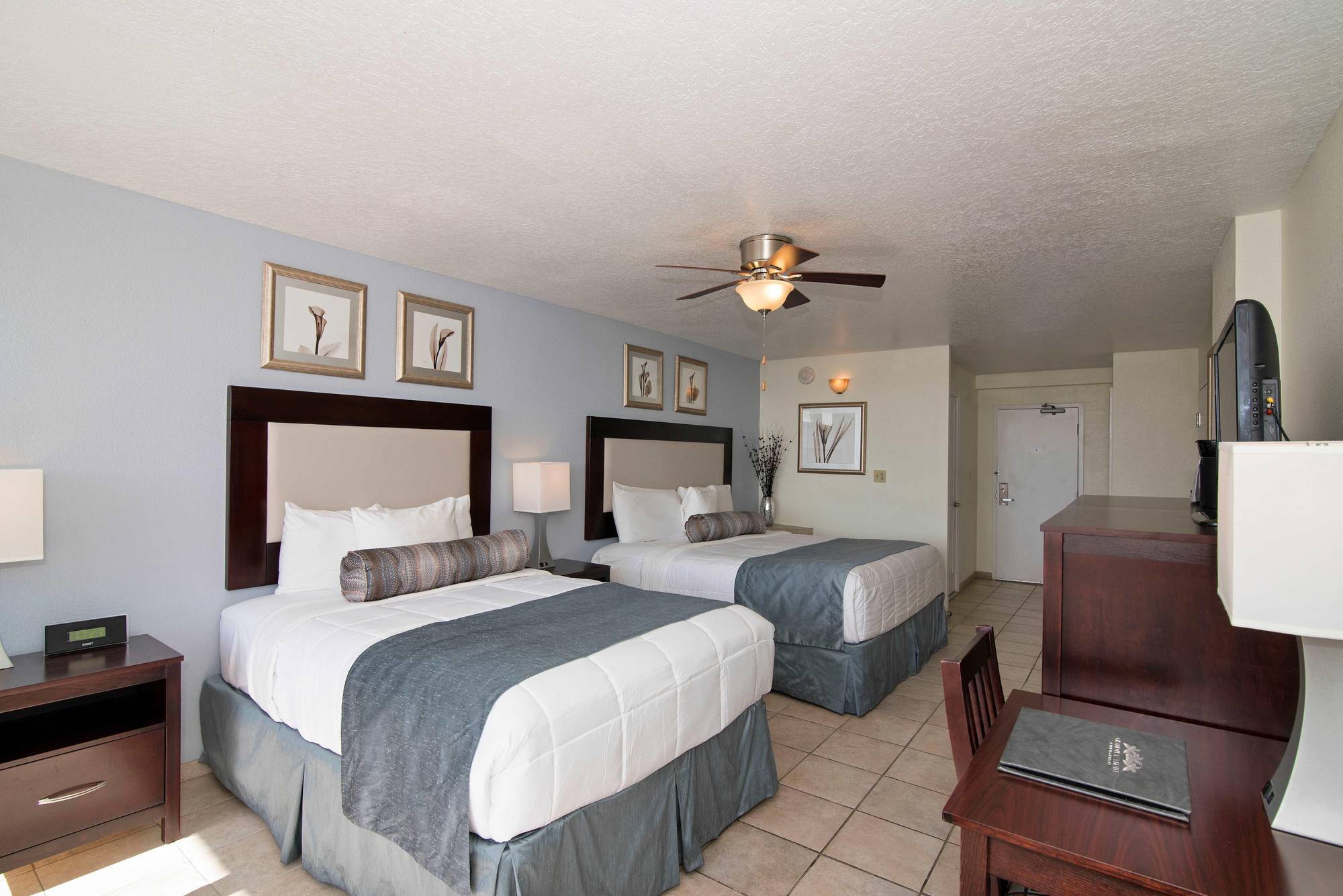Resort The Beachcomber St. Pete & St. Pete Beach