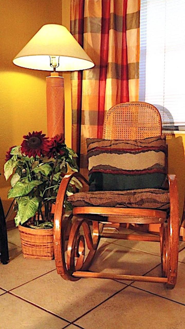 Affordable Beach - One Bedroom Dlx Apartment St. Pete Beach