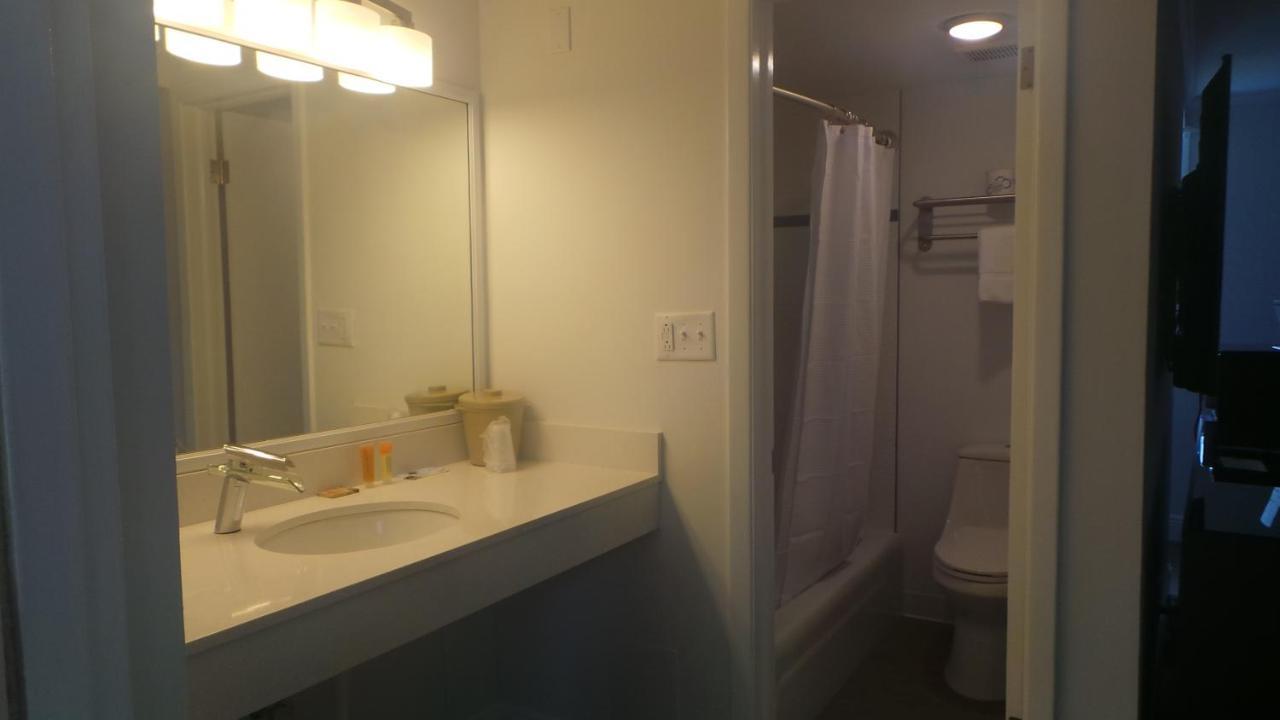 Island House Motel 2*