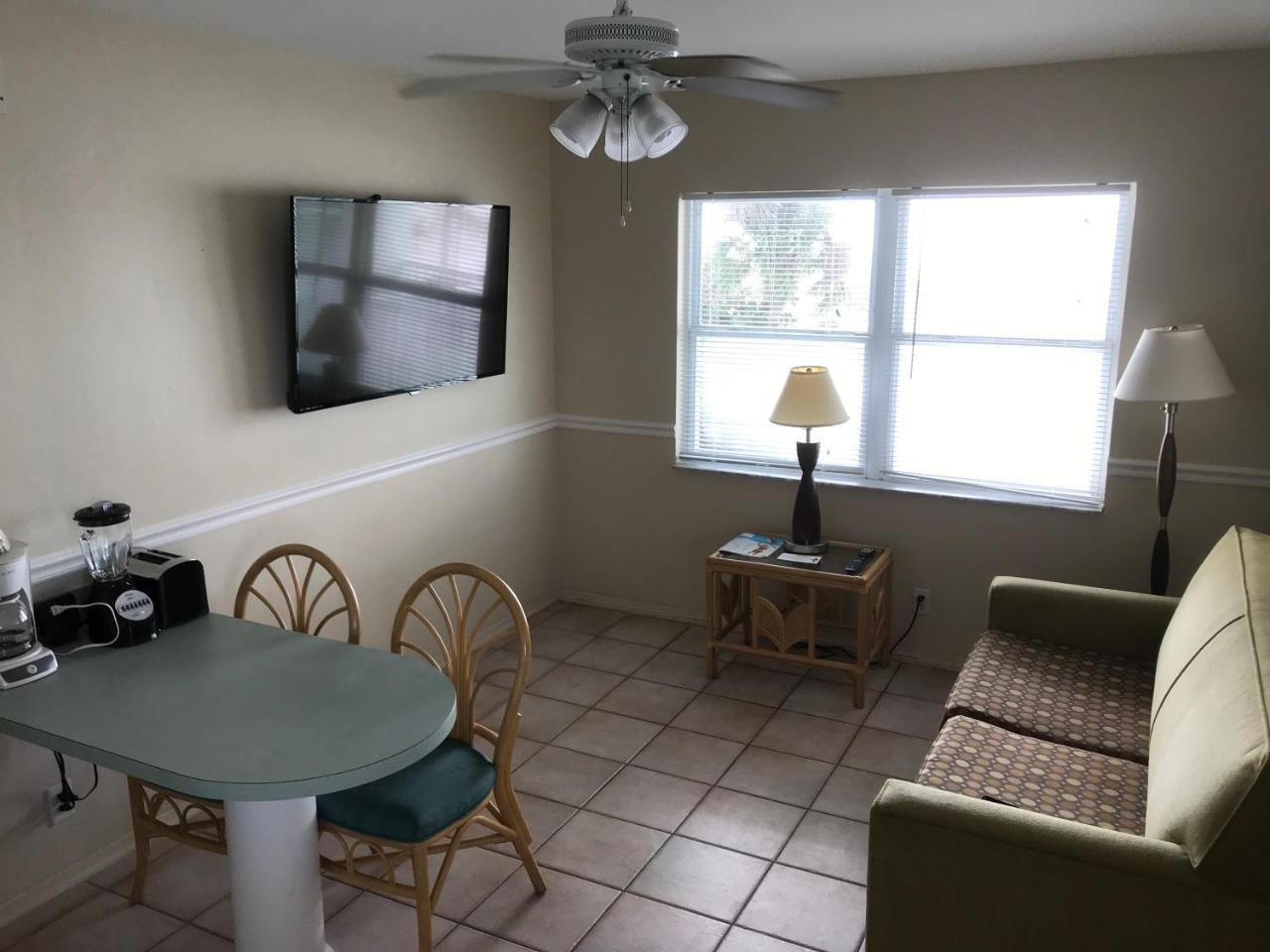 Miramar Motel 2*