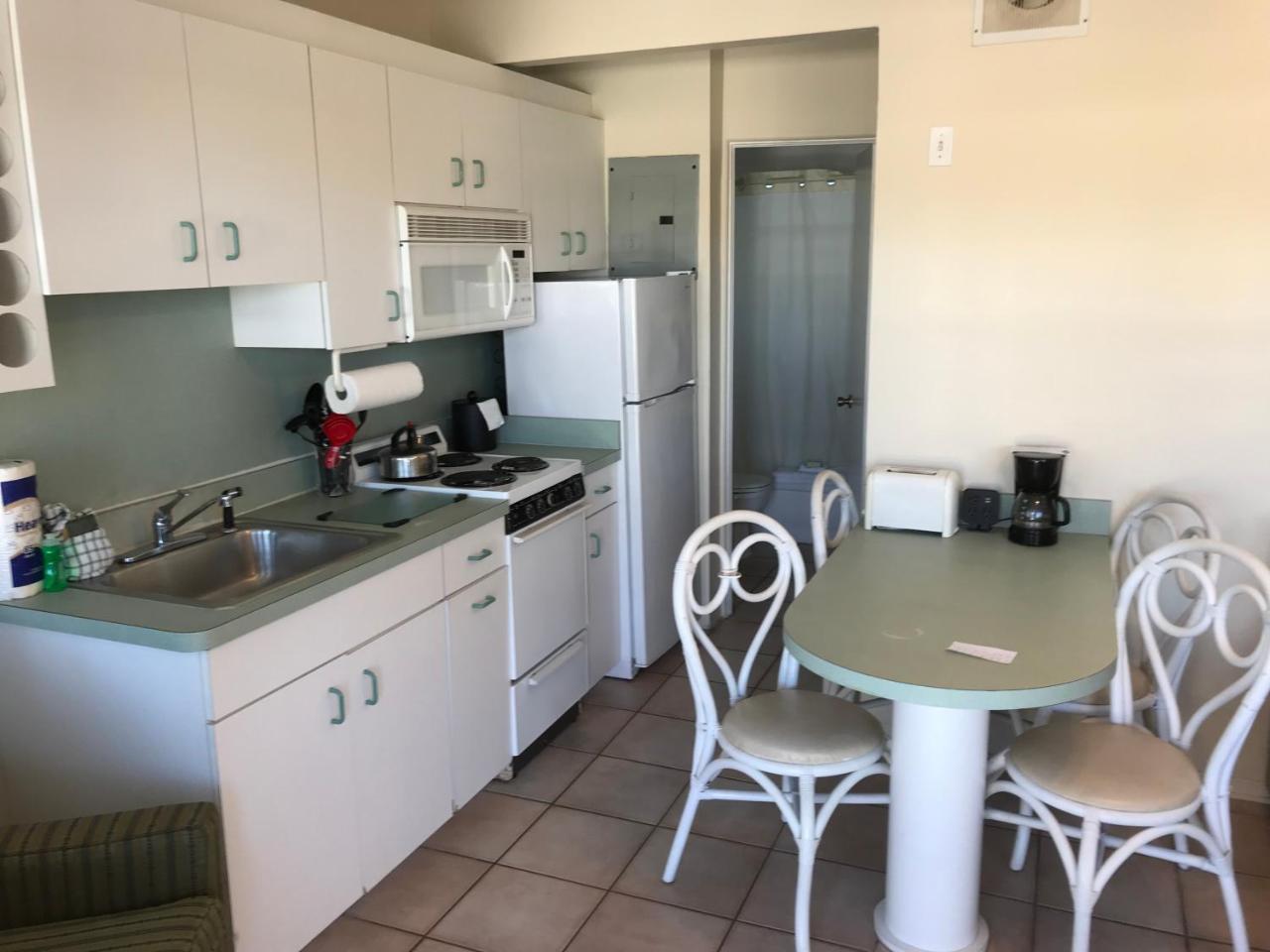 Miramar Motel 2*