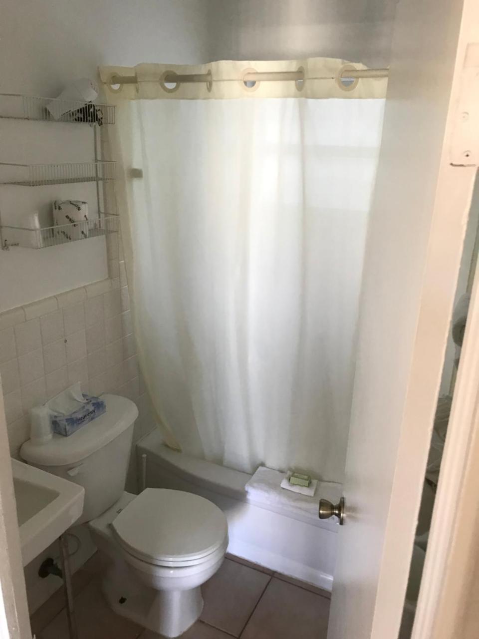 Miramar Motel 2*