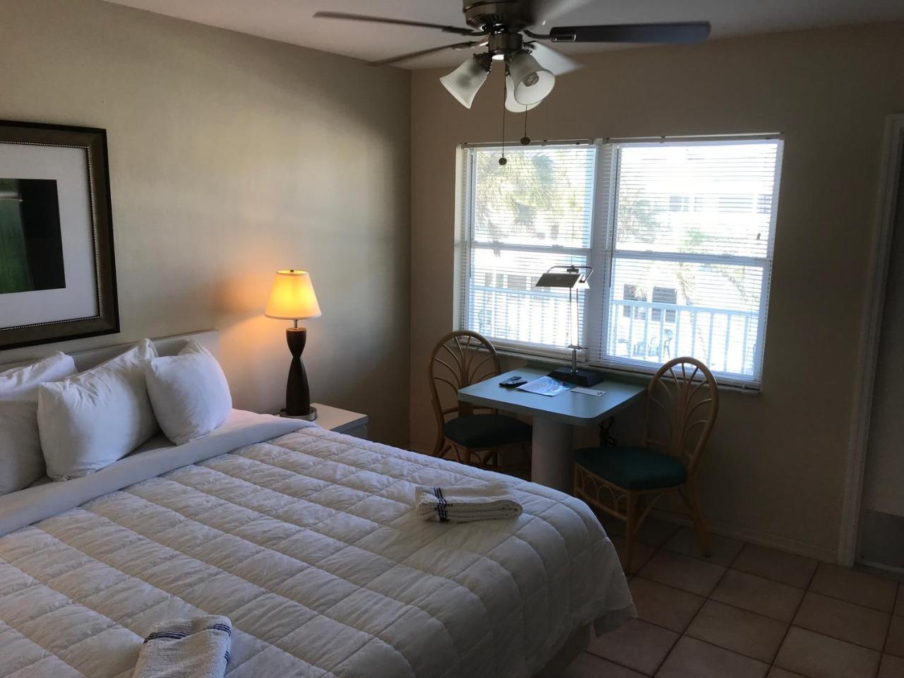 Miramar Motel 2*