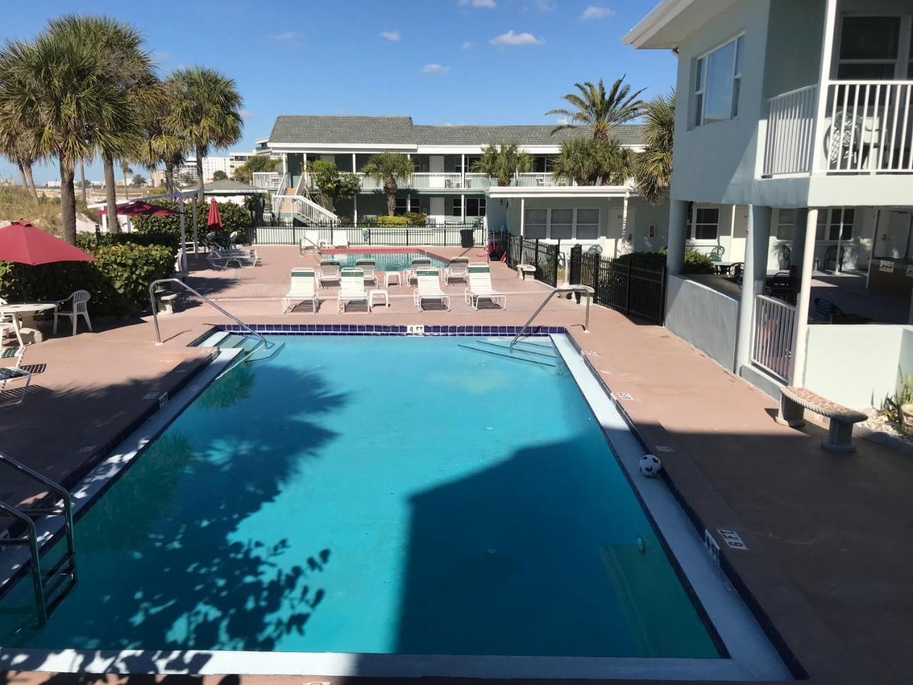 Miramar Motel 2*