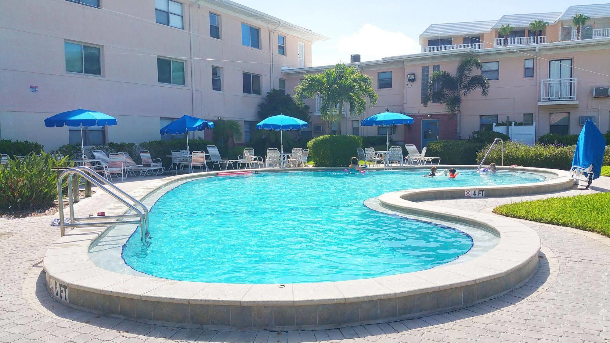 Hotel Friendly Native St. Pete Beach