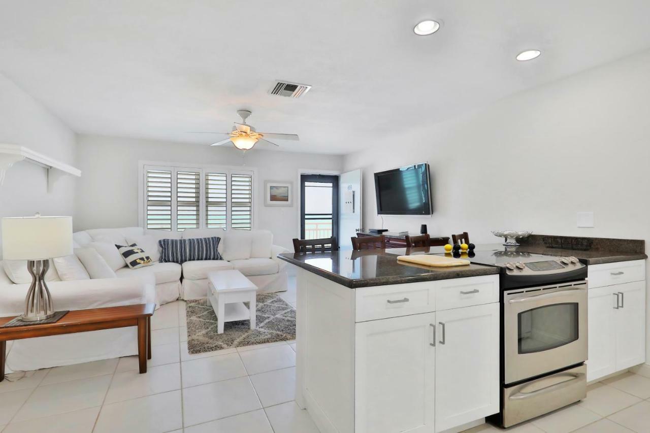 2 Bed 2 Bath In Tampa Bay Apartment *