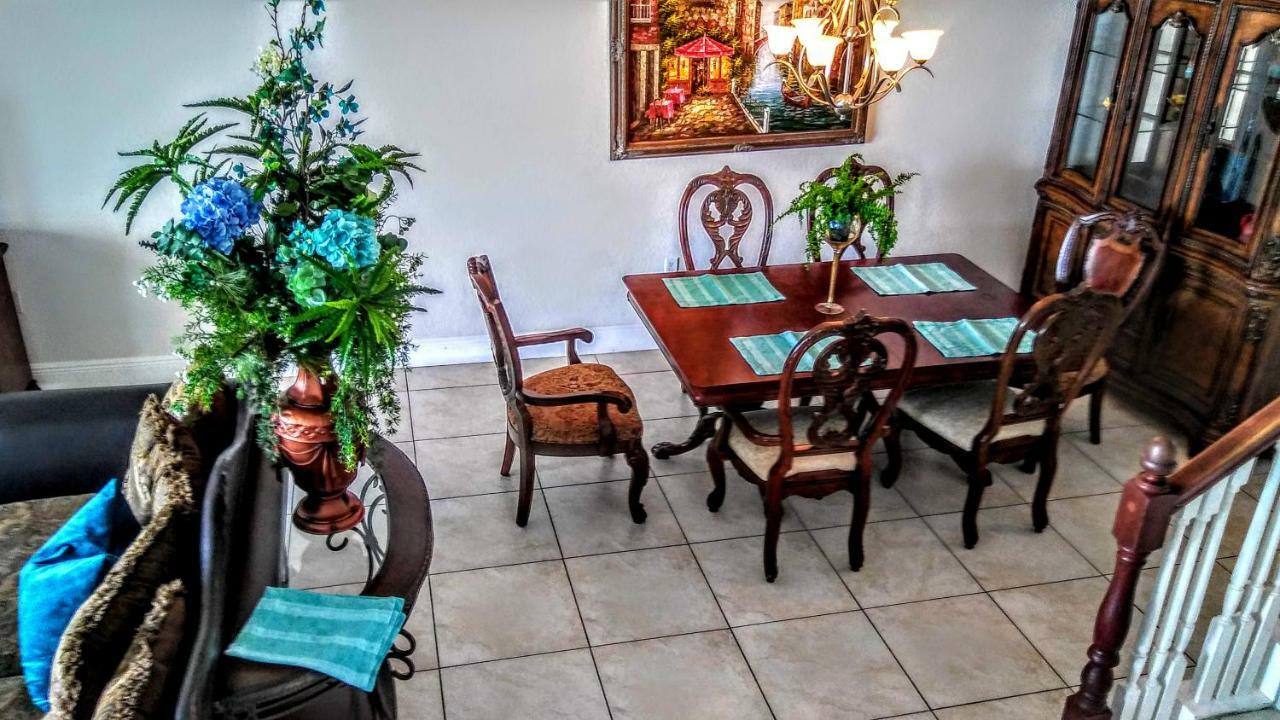 Mediterranean Three Story Townhouse Holiday home *