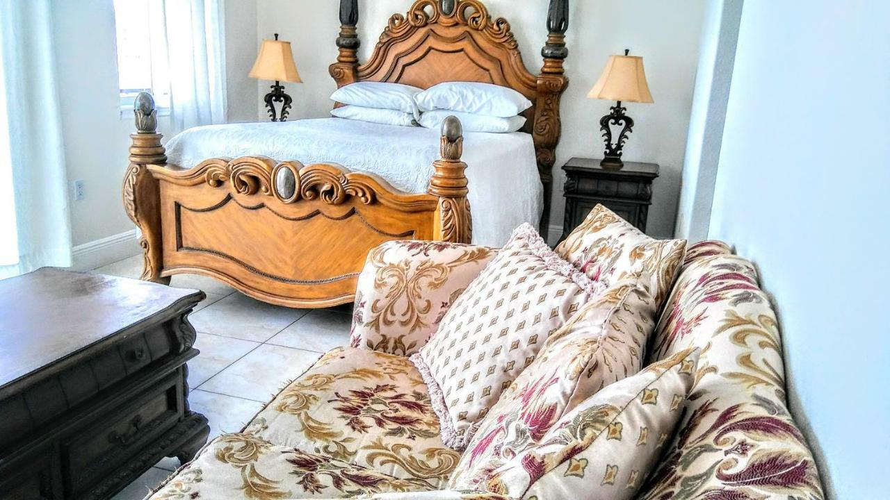 Mediterranean Three Story Townhouse Holiday home *