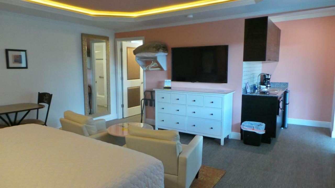 Motel Island House