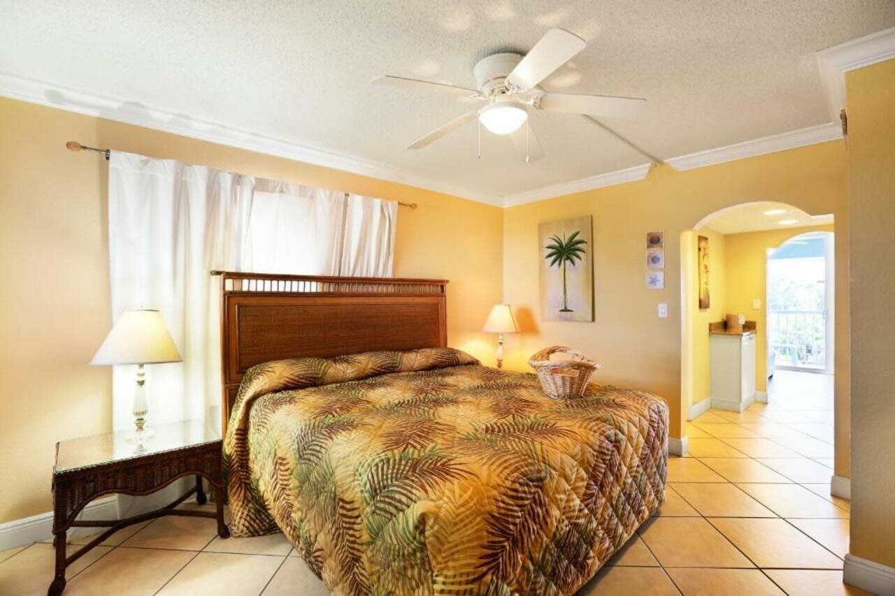 Barefoot Club St. Pete Beach