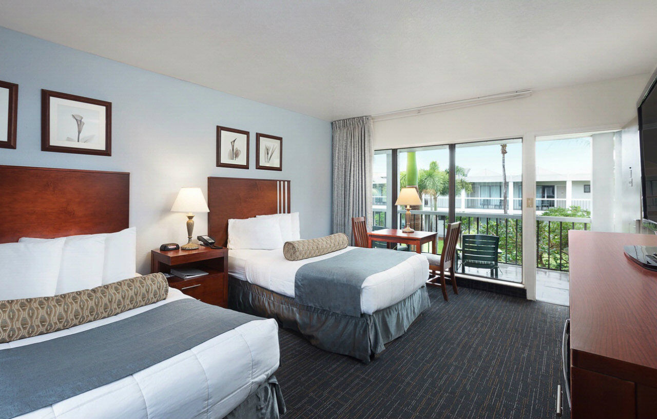 Resort The Beachcomber St. Pete & 3*