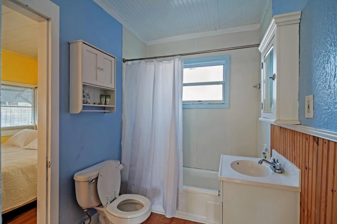 Treasure Island Cottage, Near Boardwalk And Beach! St. Pete Beach
