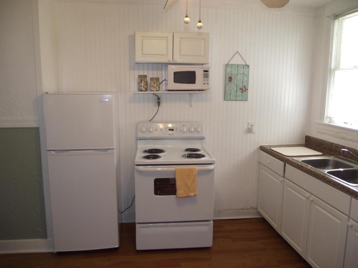 Treasure Island Cottage, Near Boardwalk And Beach! Holiday home St. Pete Beach
