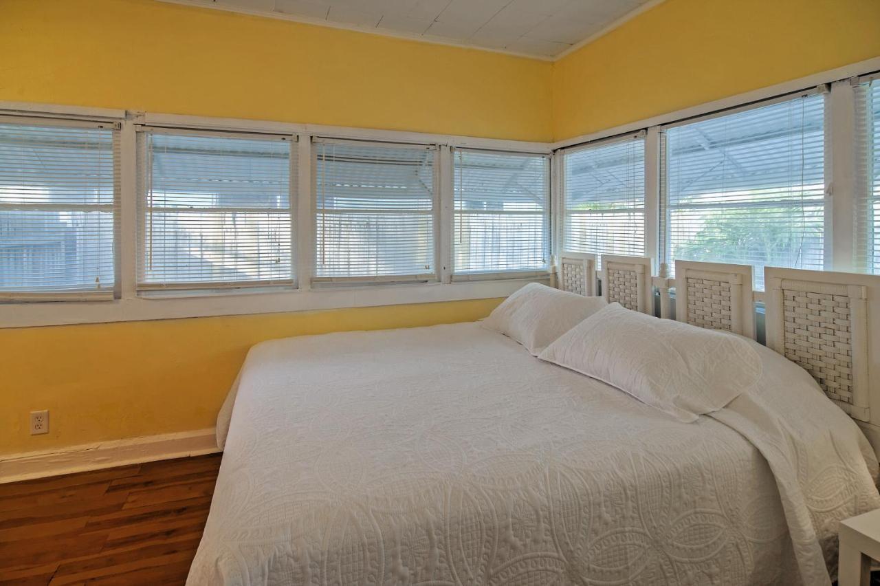 Treasure Island Cottage, Near Boardwalk And Beach! Holiday home St. Pete Beach