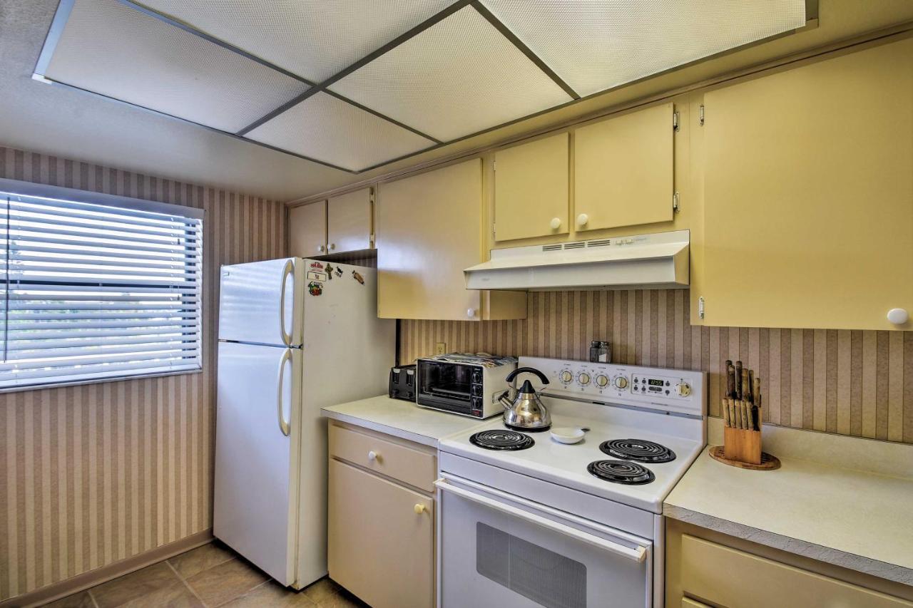 Coastal With Balcony Walk To Madeira Beach! St. Pete Beach