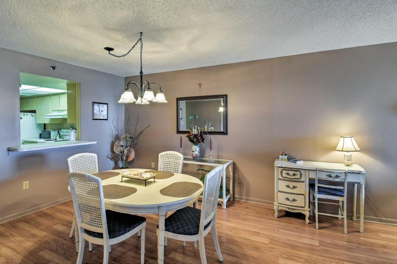 Apartment Coastal With Balcony Walk To Madeira Beach! *