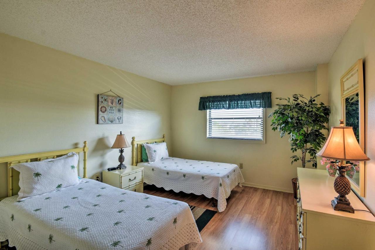 Coastal With Balcony Walk To Madeira Beach! St. Pete Beach