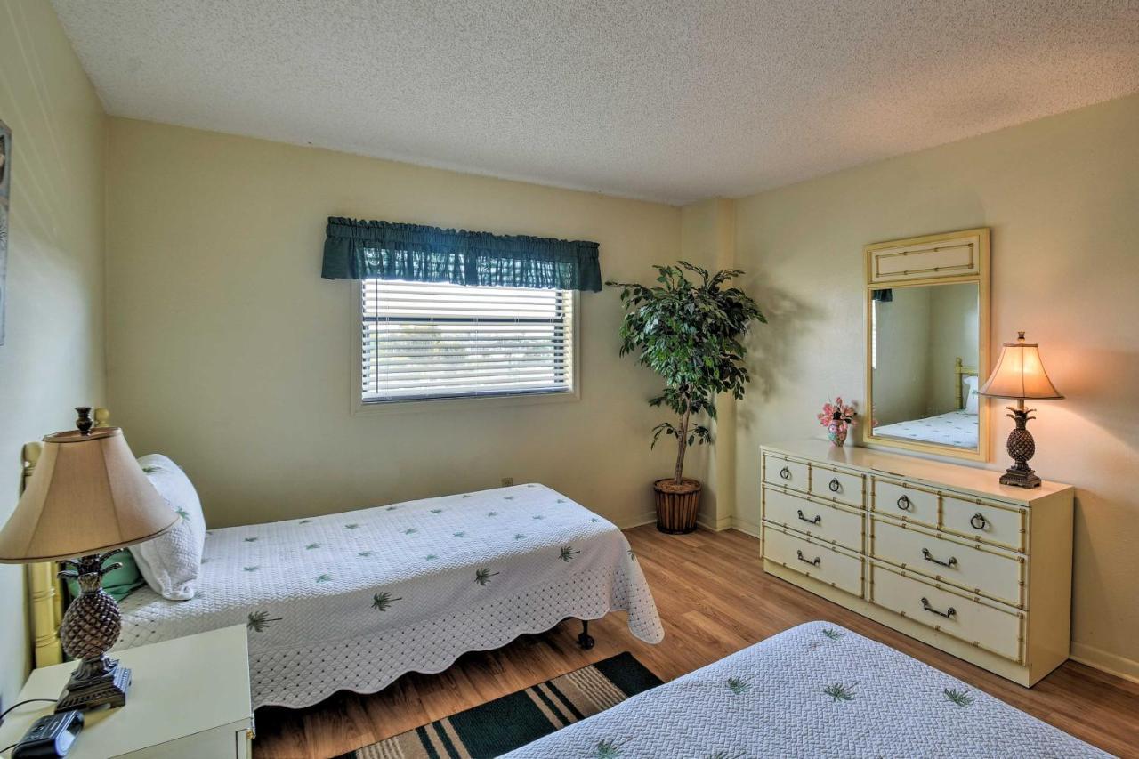 Apartment Coastal With Balcony Walk To Madeira Beach!