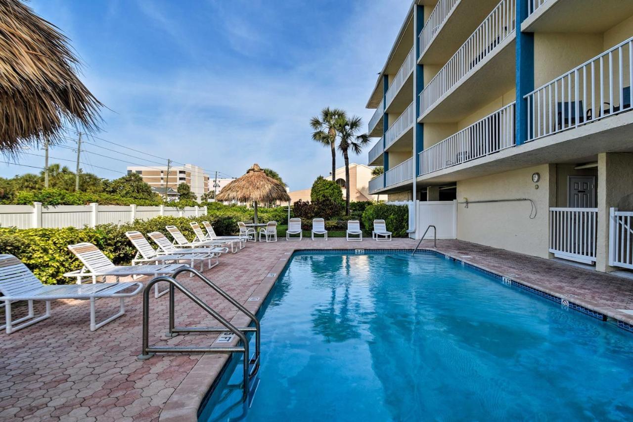 Apartment Coastal With Balcony Walk To Madeira Beach!