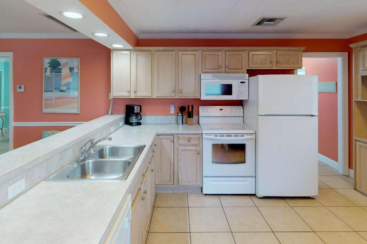 100 - Brisas St. Pete Beach