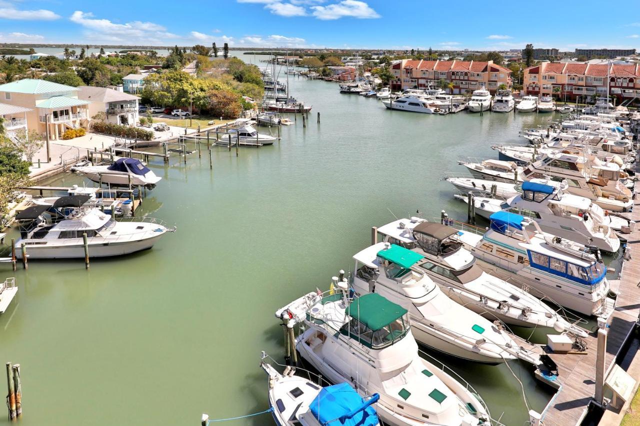 Apartment Bay Front Oasis