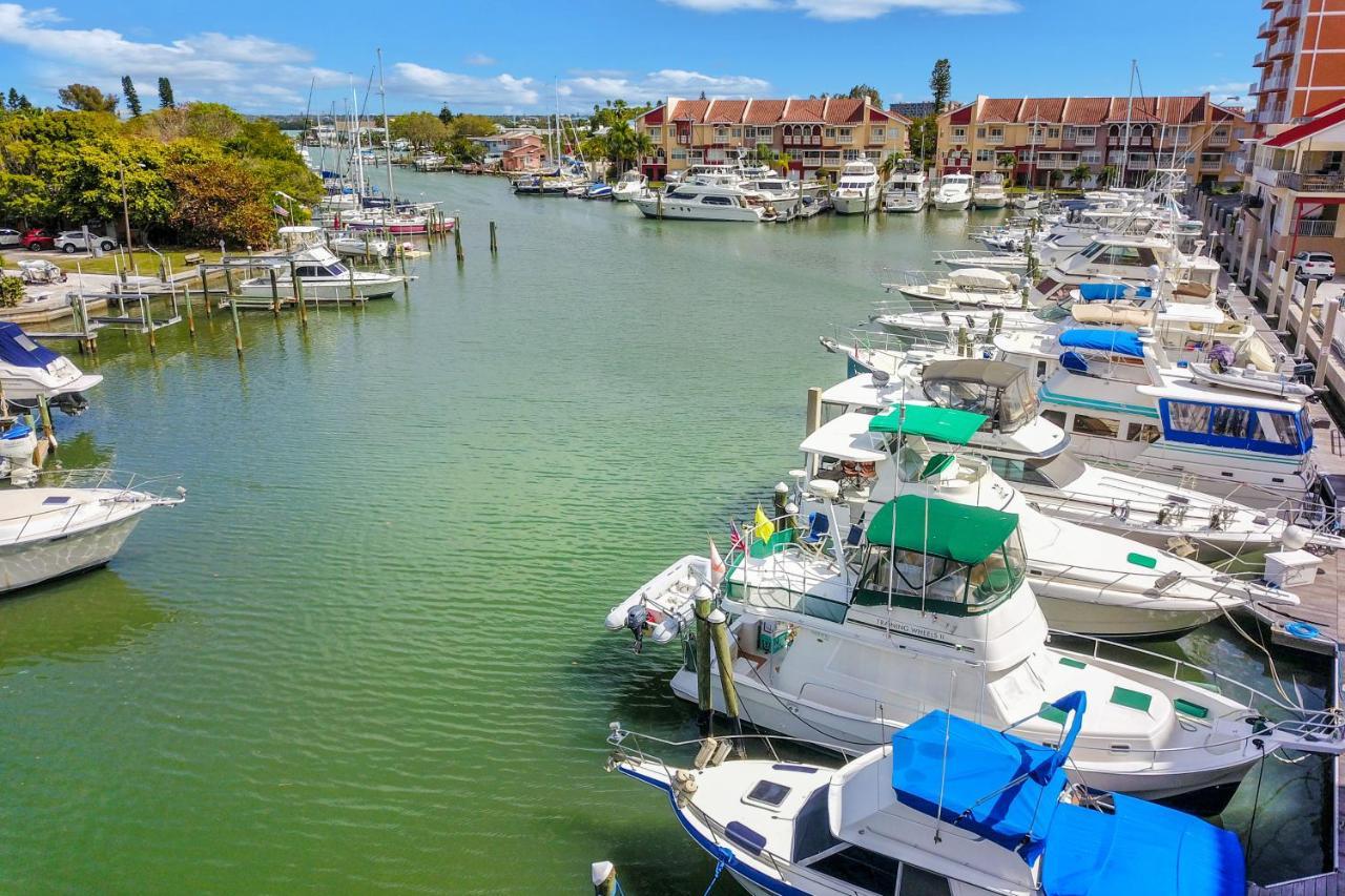 Apartment Bay Front Oasis