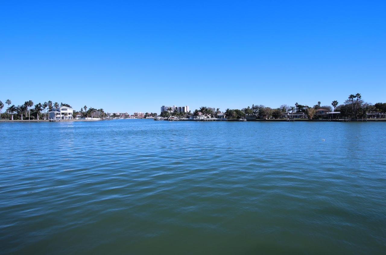 Affordable Beach - One Bedroom Dlx Apartment *