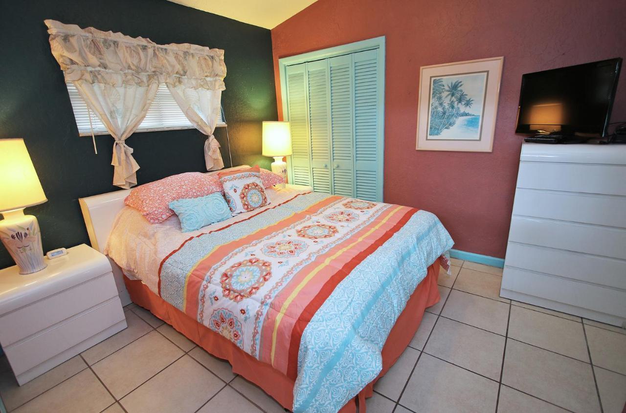 Affordable Beach - One Bedroom Dlx Apartment St. Pete Beach