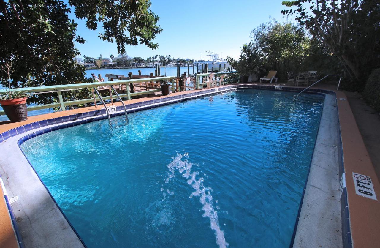 Affordable Beach - One Bedroom Dlx Apartment *