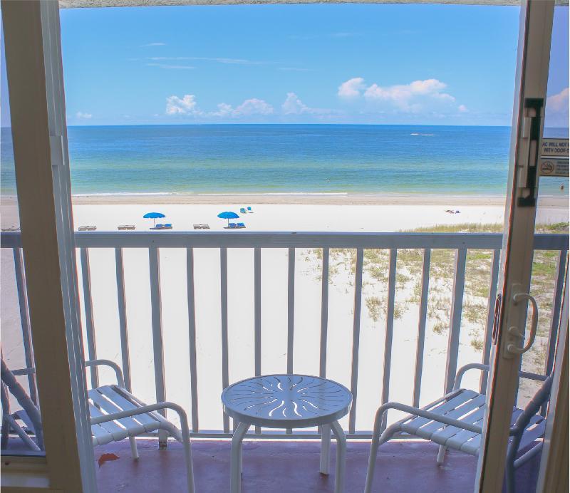 Barefoot Club Hotel 3*
